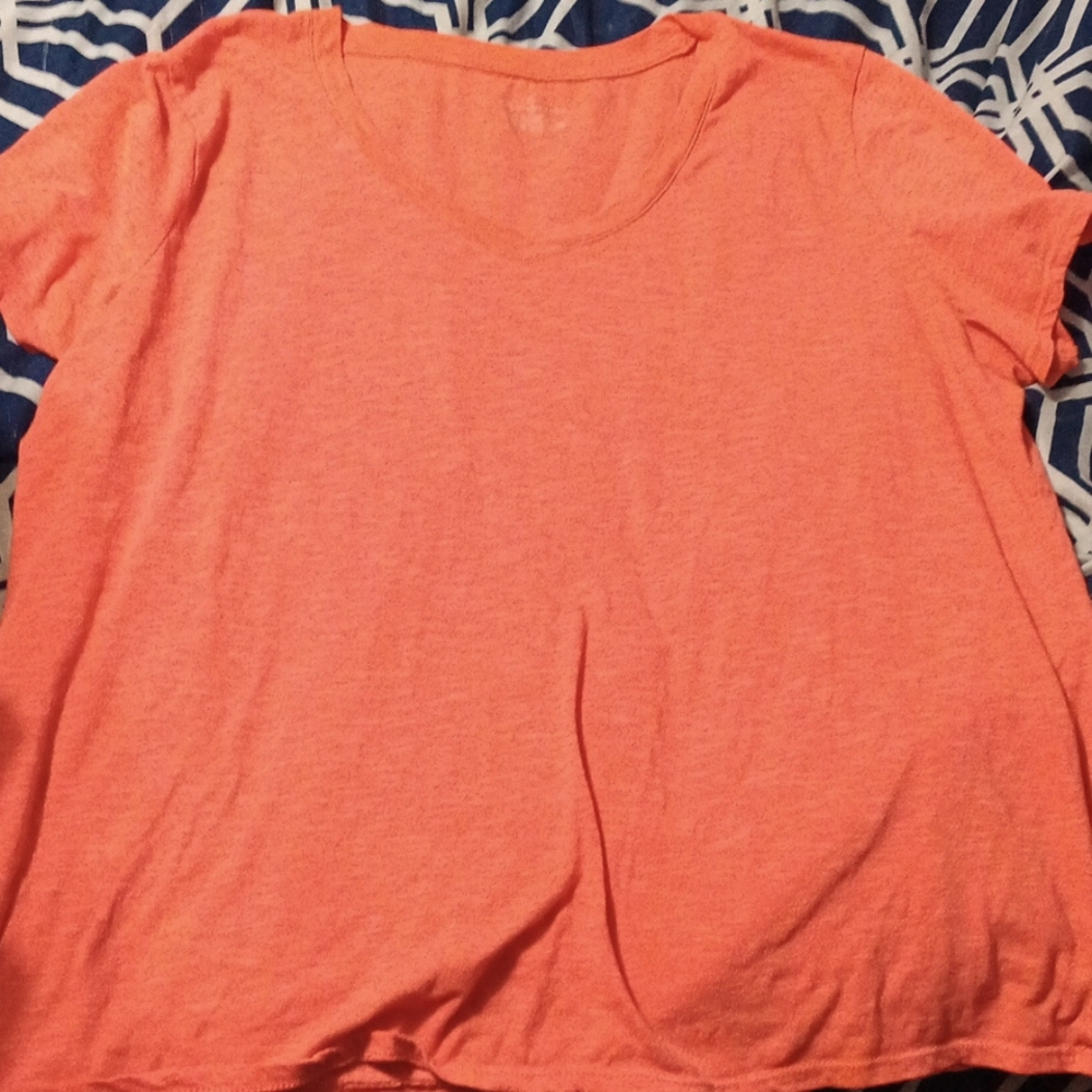 Peach colored short sleeve shirt (like new)
